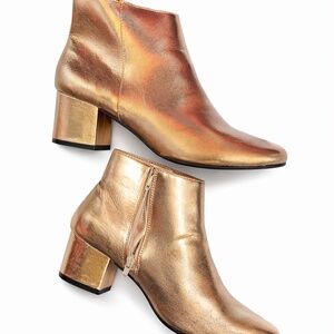 Cupid Metallic Gold Ankle Boots – Women’s Size 9 – Trendy Fall/Winter Style”